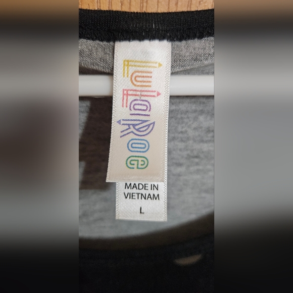 LuLaRoe Lynnae Long Sleeve Tee - Picture 3 of 5